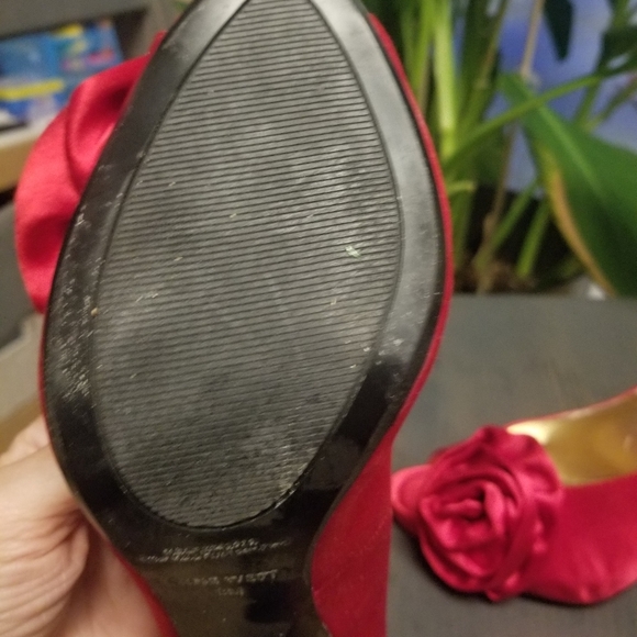 Nine West Size 8M Sexy Red Heals - Picture 7 of 7